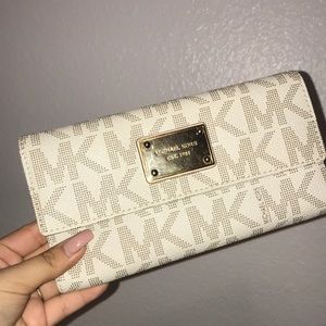 Michael kors wallet.